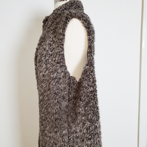 Frazzle Faux Fur Vest - Picture 3 of 5